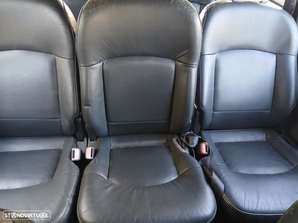 Hyundai Trajet 2.7 - 8