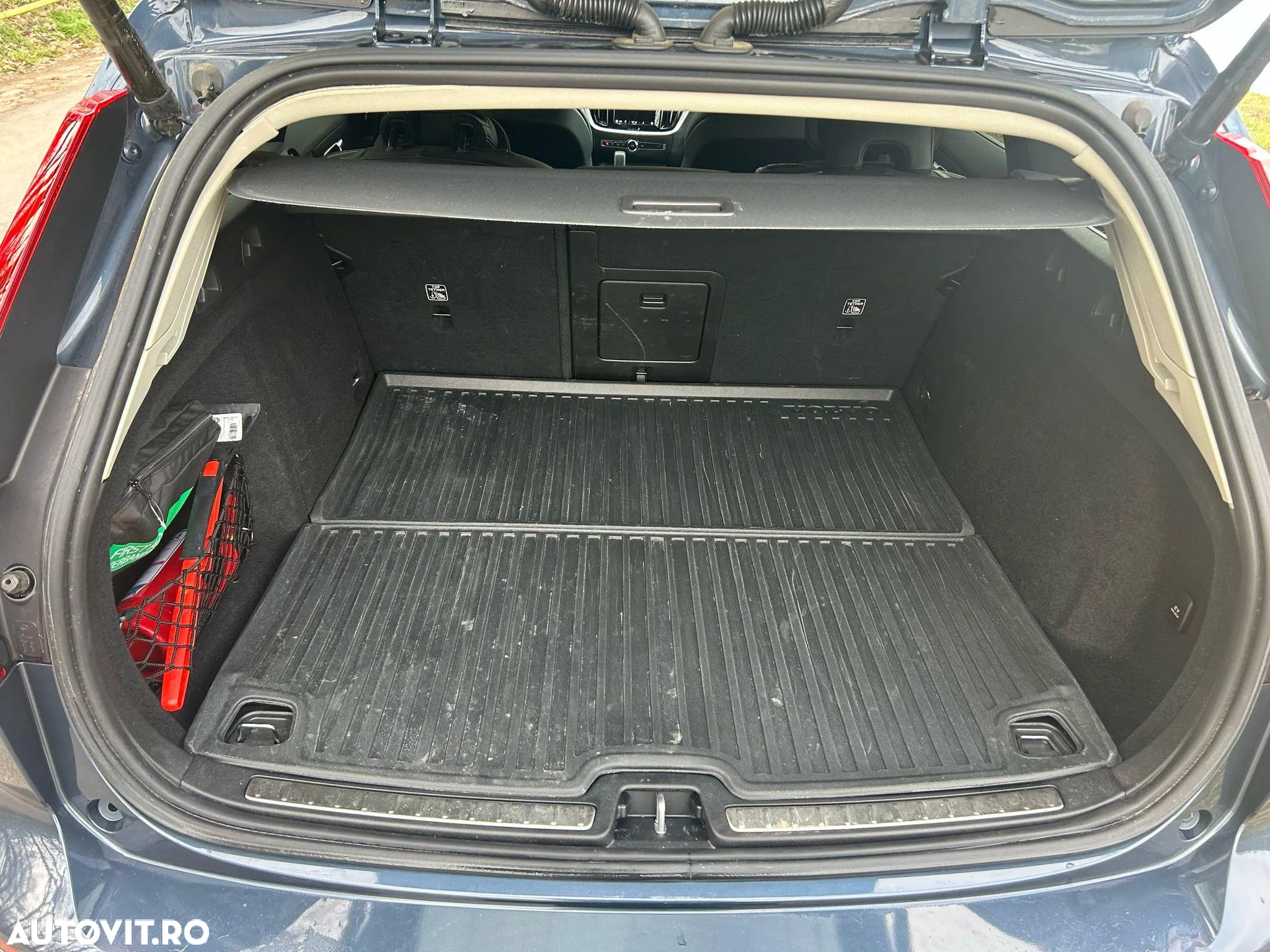 Volvo V60 B4 MHEV AT AWD Plus Bright - 13