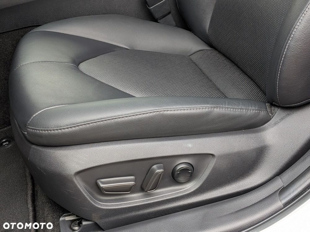 Toyota Camry 2.5 Hybrid Executive CVT - 34