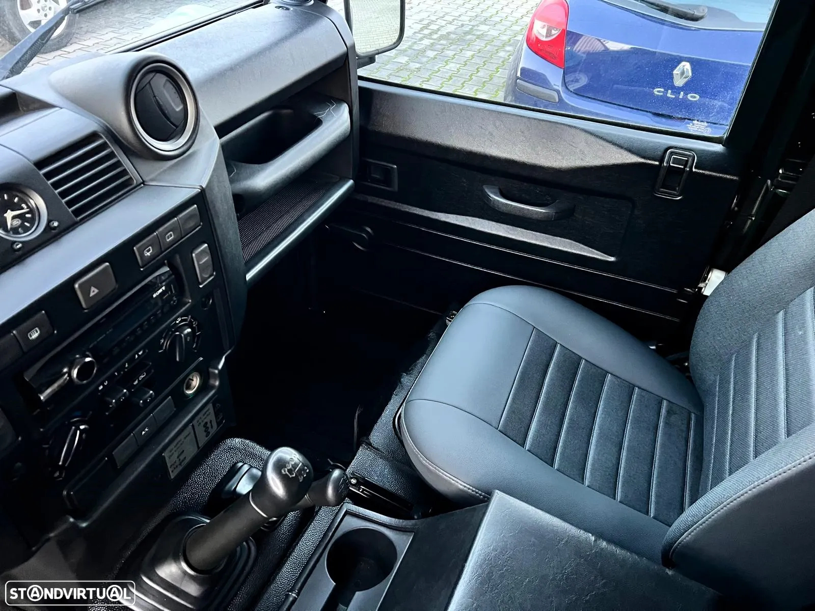 Land Rover Defender - 18