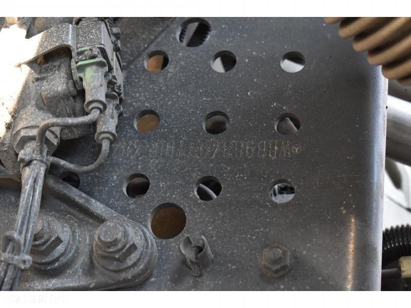 Mercedes-Benz Actros - 8