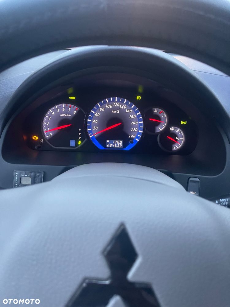 Mitsubishi Grandis 2.4 Intense - 6