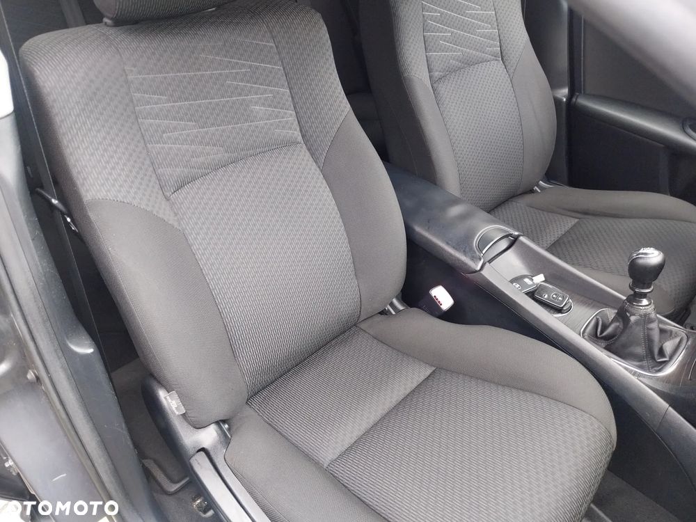 Toyota Avensis 2.0 Executive - 22