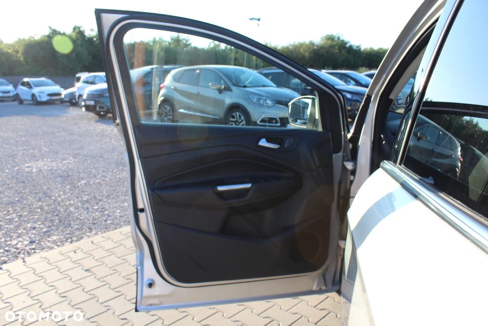 Ford Kuga 1.5 EcoBoost 2x4 Titanium - 12