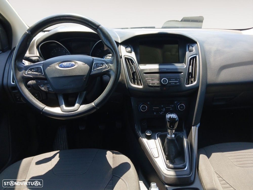 Ford Focus 1.0 EcoBoost Titanium - 10