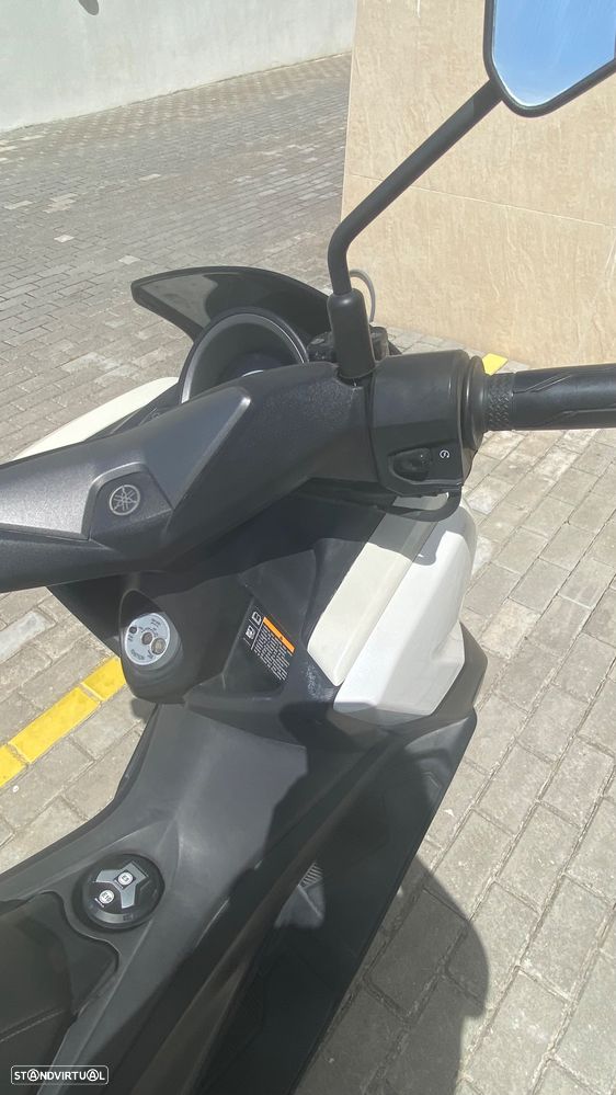 Yamaha NMAX - 15