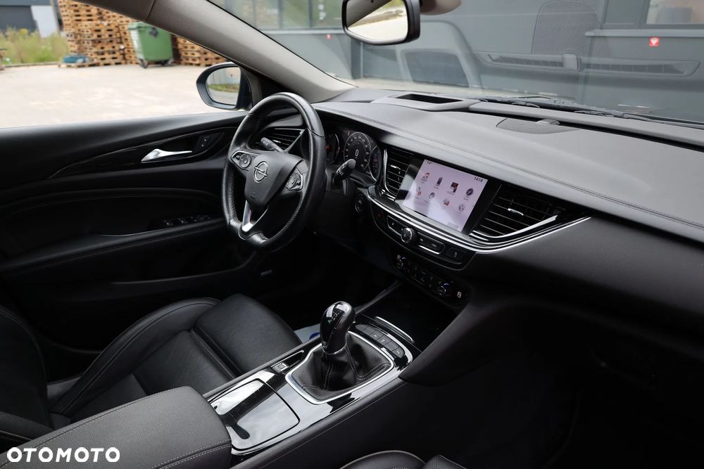 Opel Insignia 1.5 T Exclusive S&S - 27