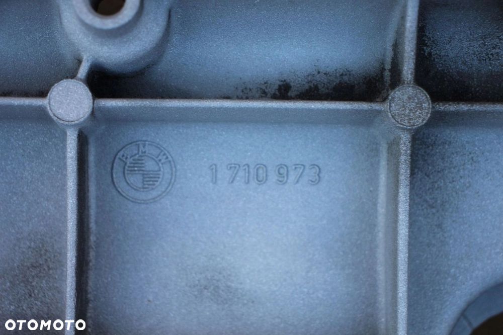 Pokrywa zaworów BMW m30 3.0 3.5 12V 1710973 oryginalna - 3