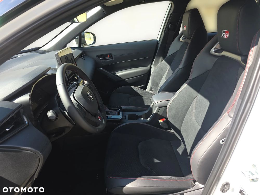 Toyota Corolla Cross - 16