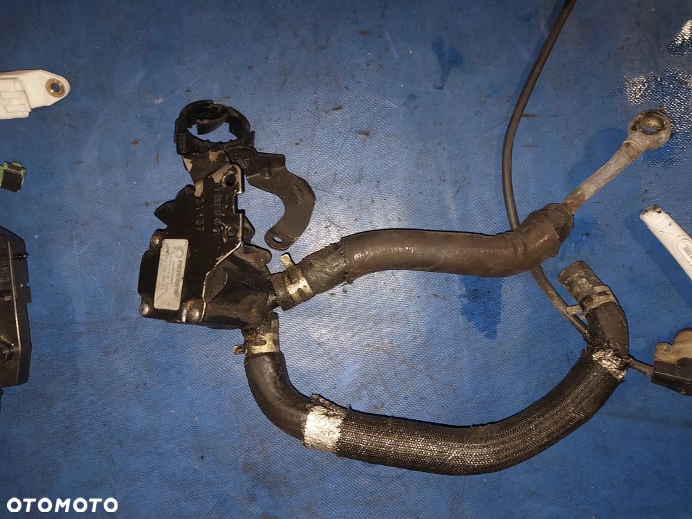 Mini R50 cooper POZOSTAŁOŚCI czujnik uderzeniowy poduszek // wzmacniacz anteny // pompka obiegowa wody  // manetka włącznik świateł  // zwijak kierownicy poduszki // przysłonka // głośnik // zbiorniczek płynu chłodniczego // zamek tylnej klapy 2754528 WYPRZEDAŻ - 8