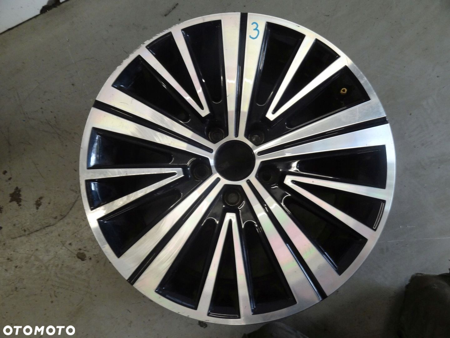 SEAT FELGA ALUMINIOWA ALUS ET39 7.0Jx17H2 7N5601025J ROZSTAW ŚRUB 5x112 - 6