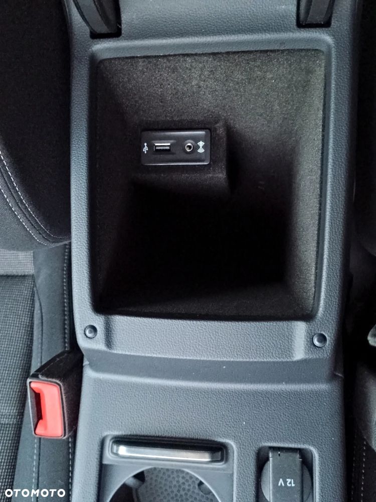 Volkswagen Passat 1.6 TDI SCR DSG Business - 30