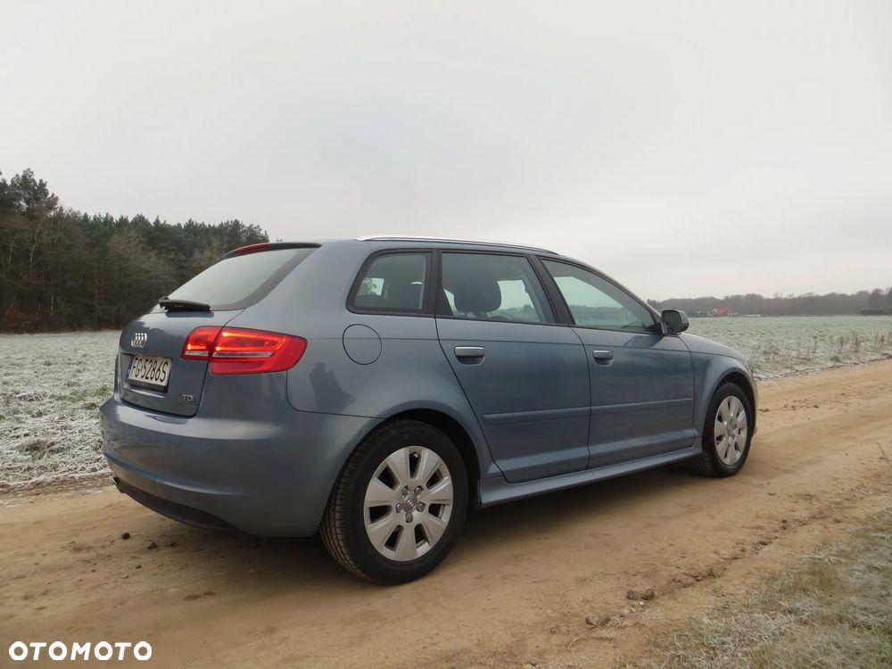 Audi A3 Sportback 1.6 TDI DPF Attraction - 4