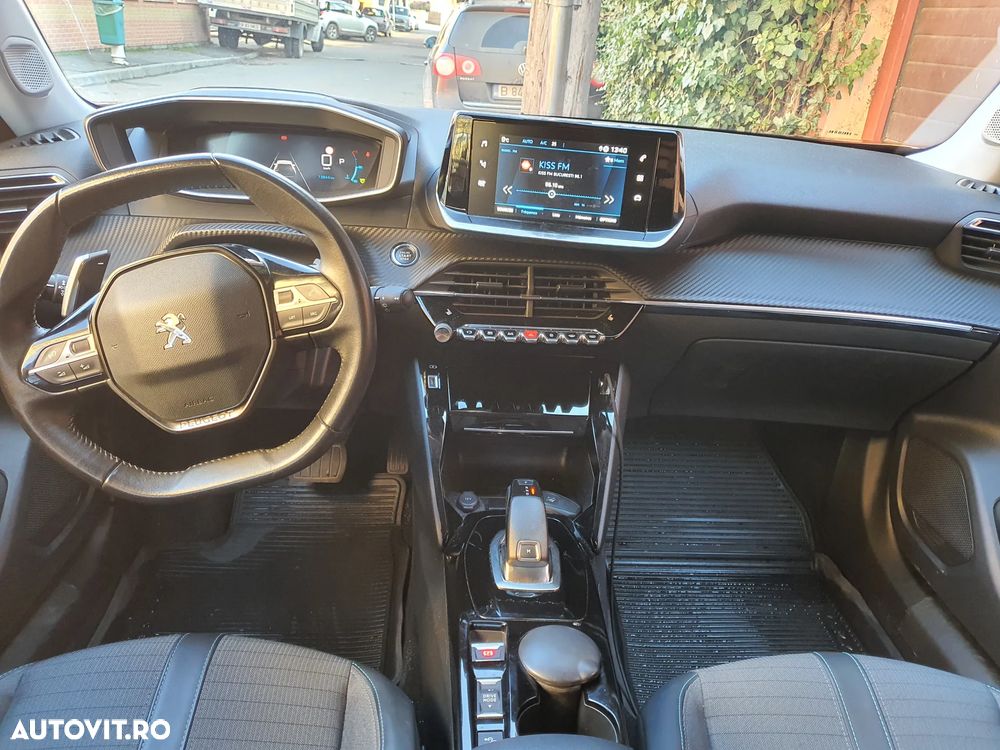 Peugeot 2008 1.2 L PureTech STT EAT8 Allure - 6