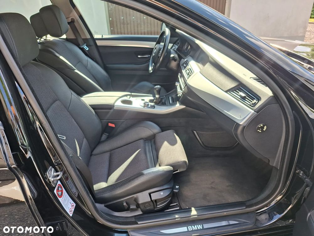 BMW Seria 5 528i - 13