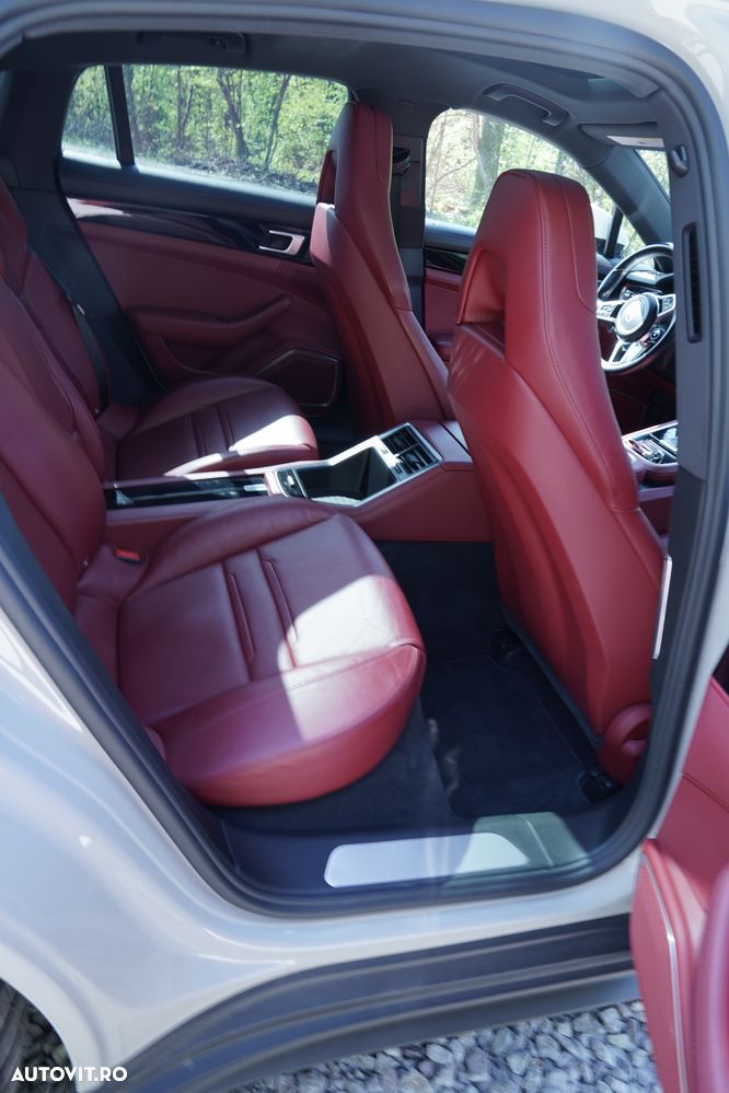 Porsche Panamera 4 E-Hybrid - 18