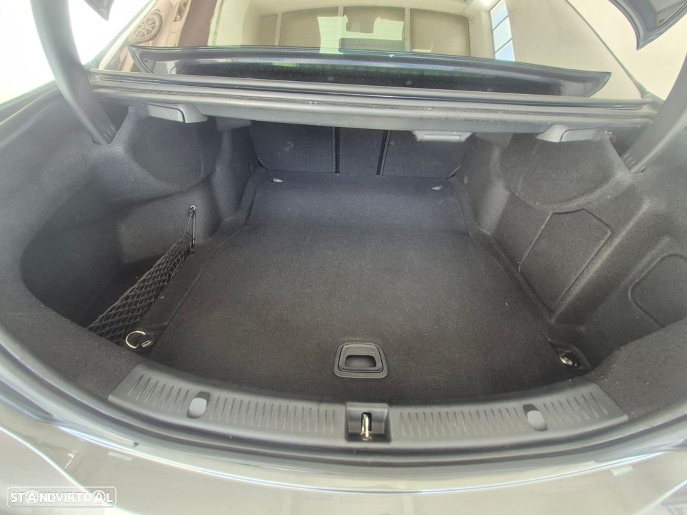 Mercedes-Benz E 220 d AMG Line - 33