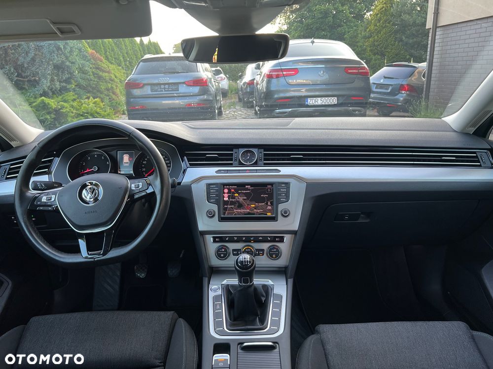 Volkswagen Passat - 12