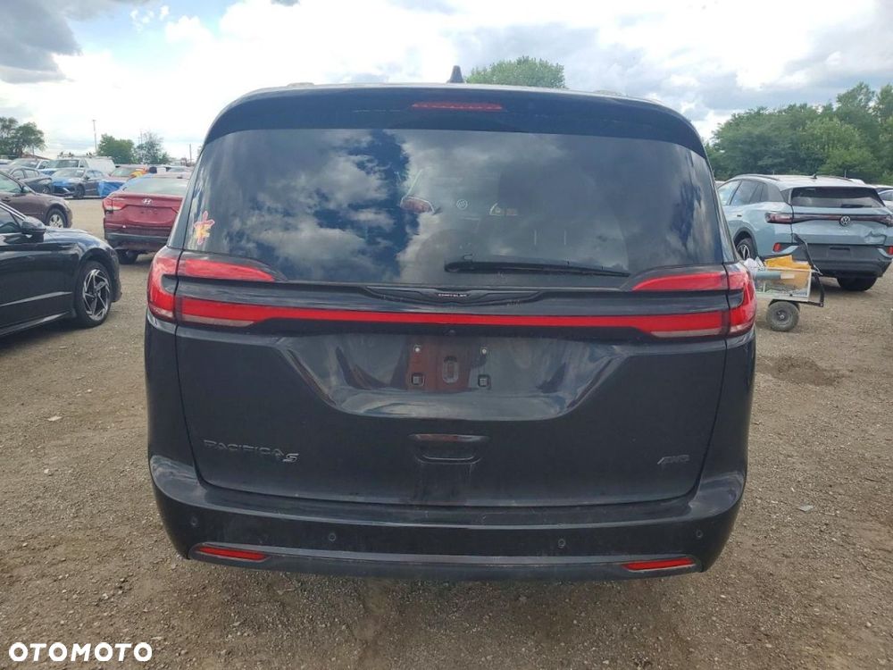 Chrysler Pacifica - 5