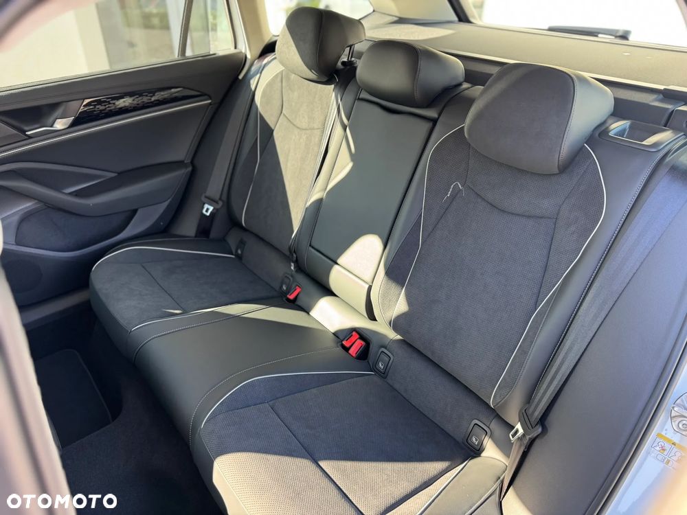 Volkswagen Passat 2.0 TDI SCR Elegance DSG - 23
