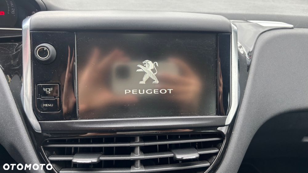 Peugeot 208 1.2 PureTech Allure - 24