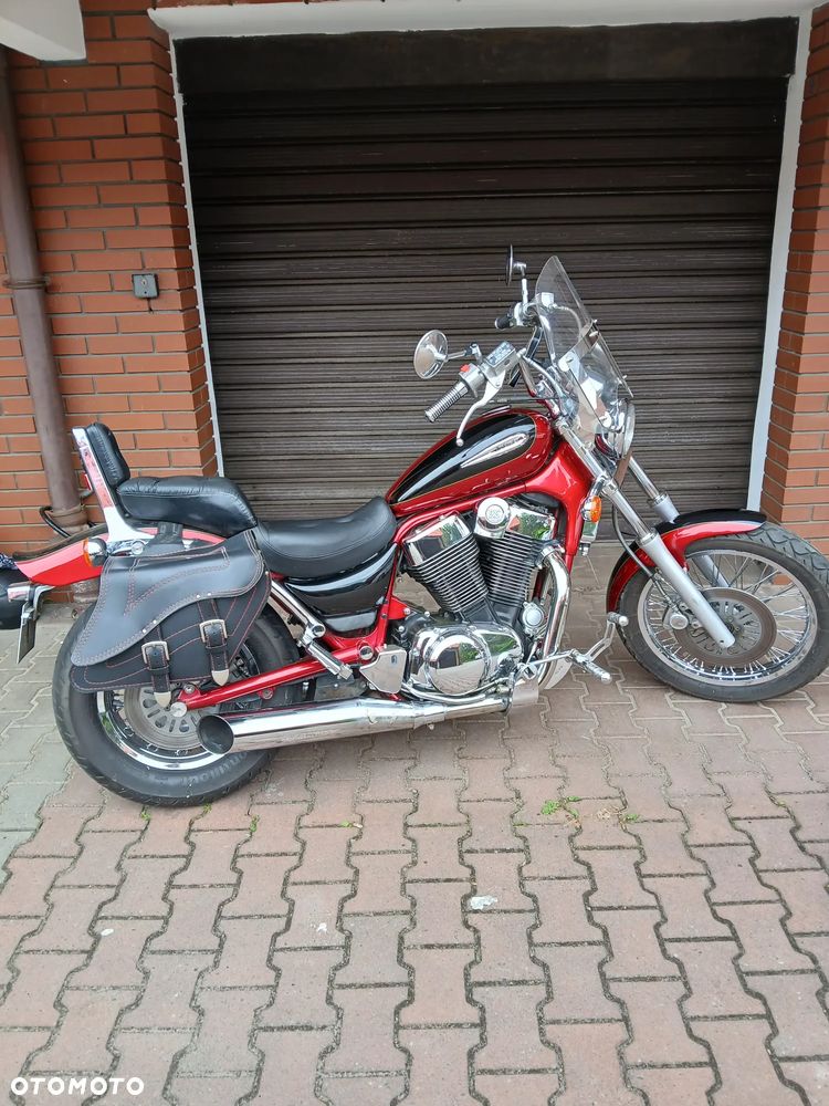 Suzuki Intruder - 3