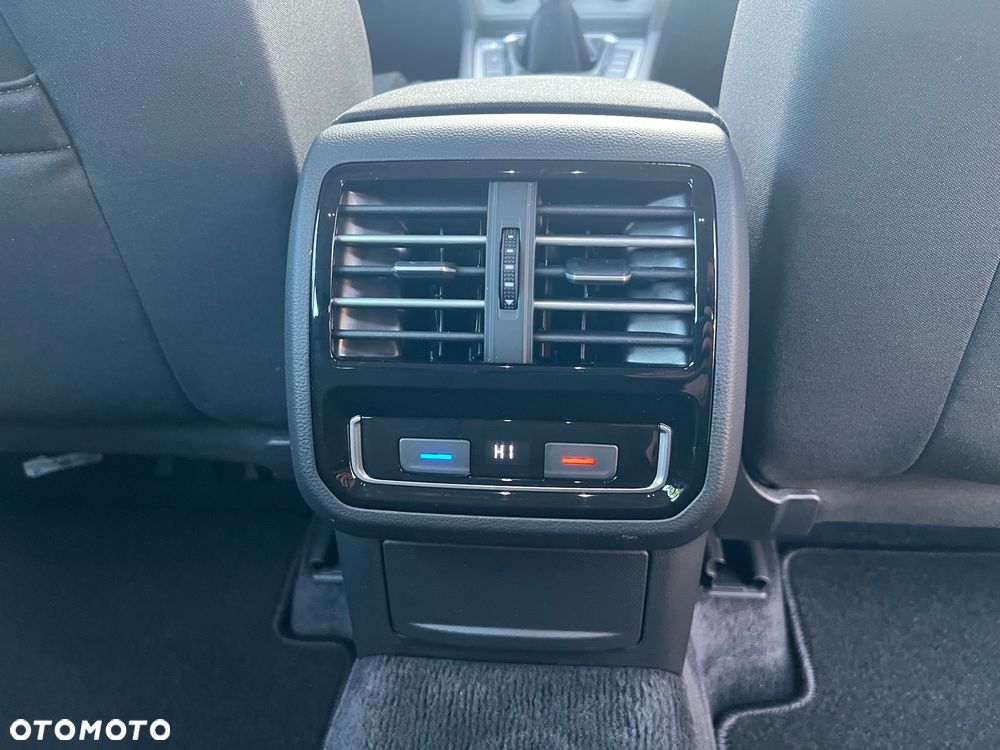 Volkswagen Passat - 36