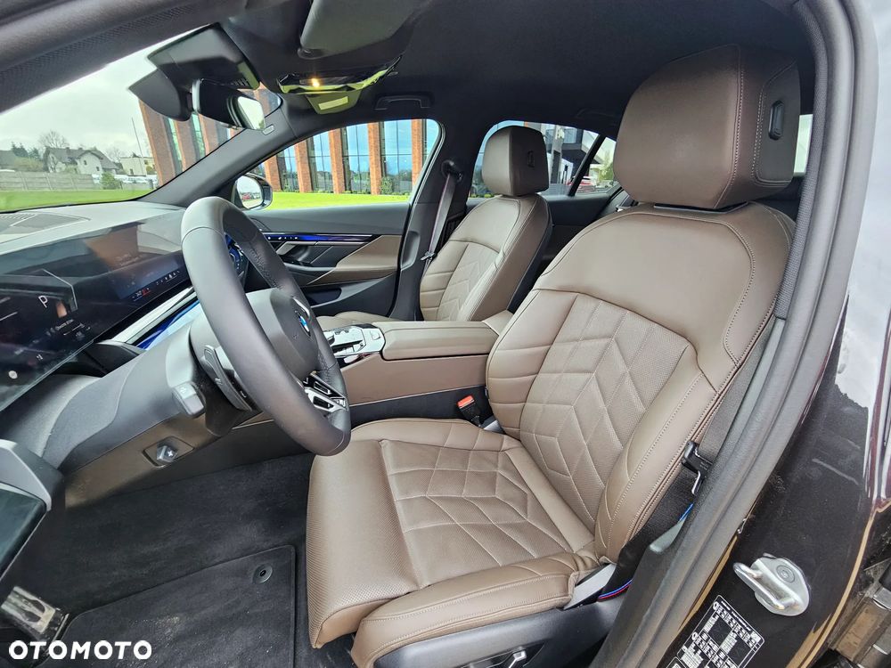 BMW Seria 5 540d xDrive mHEV M Sport - 10