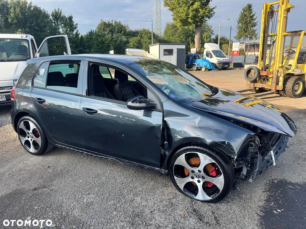 Volkswagen Golf VI 2.0 TSI GTI - 32