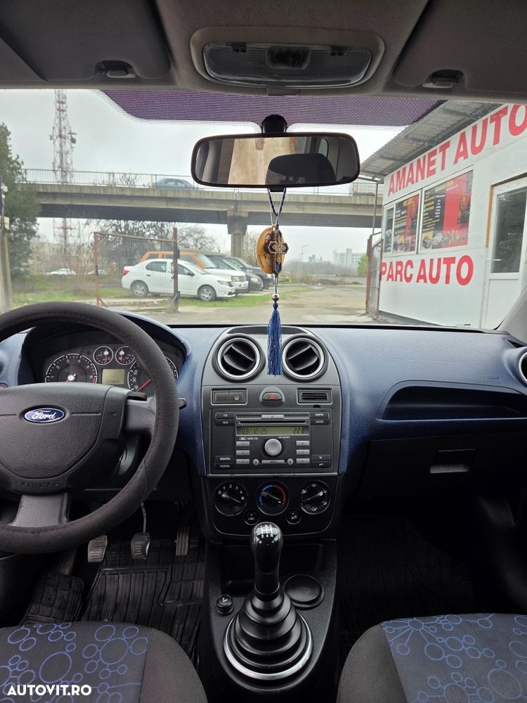Ford Fiesta 1.3i Ambiente - 10
