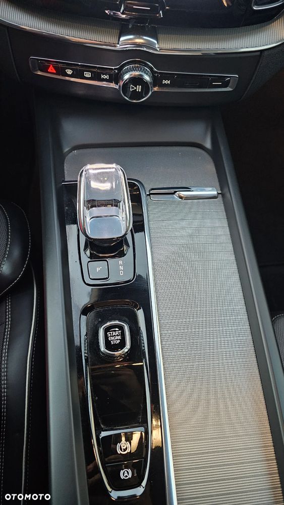 Volvo XC 60 B4 D AWD Plus Dark - 27