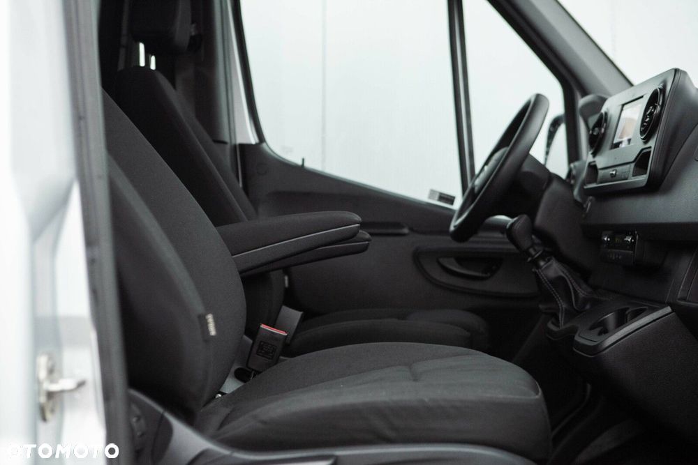 Mercedes-Benz Sprinter - 23