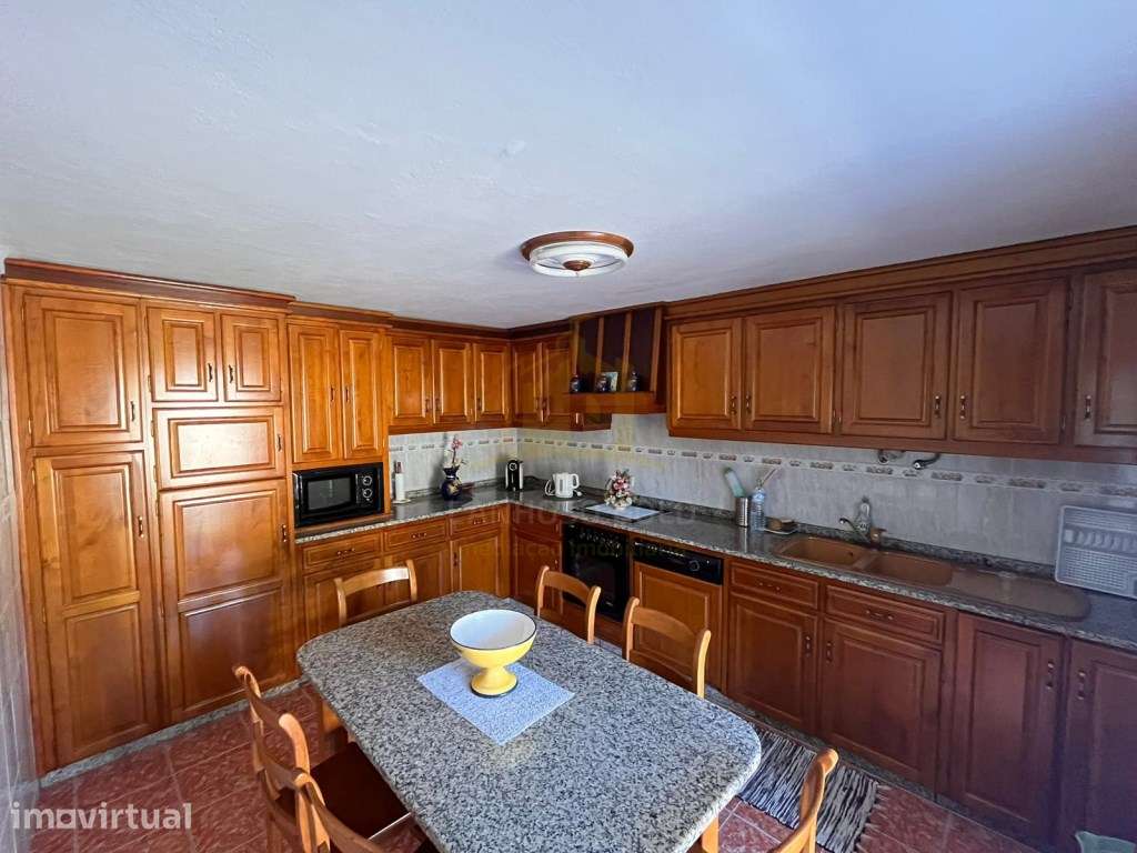 Moradia T3 em Excelente Estado - Ideal para Férias ou Habitação Per... - Grande imagem: 2/32