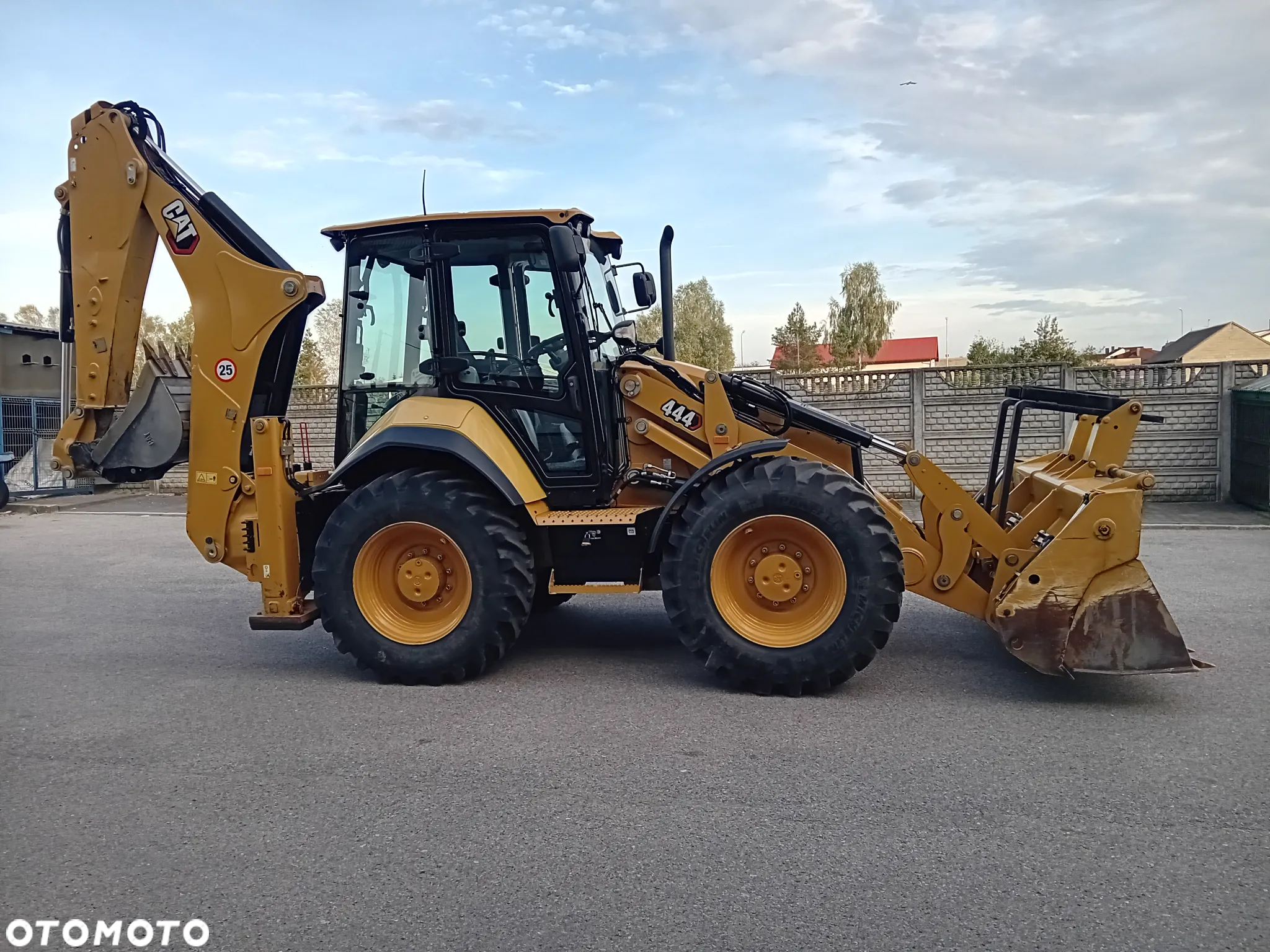 Caterpillar 444 - 13