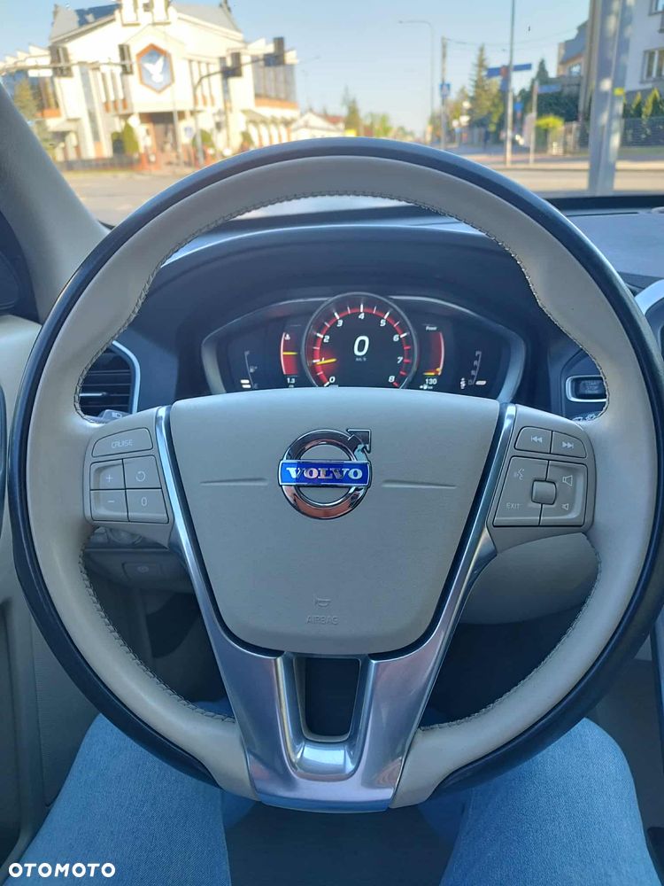 Volvo XC 60 T6 AWD Geartronic Momentum - 22