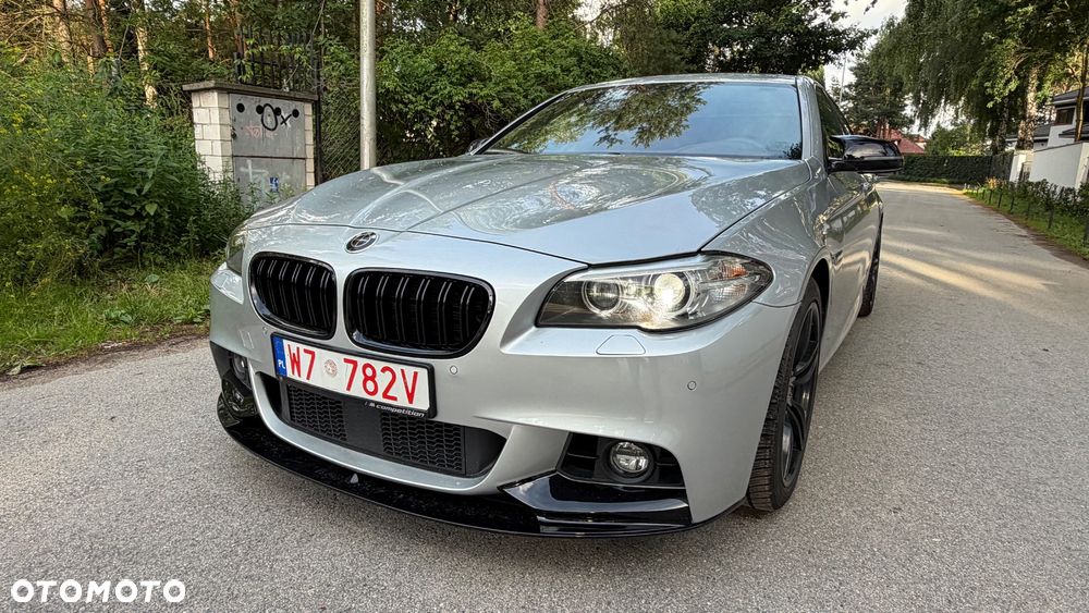 BMW Seria 5 550i - 15