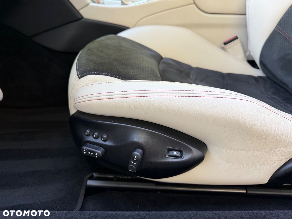 Maserati GranTurismo S Automat - 37