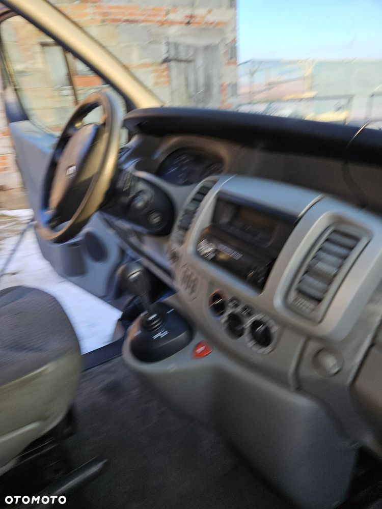 Renault Trafic L1H1 Passenger Quickshift - 21