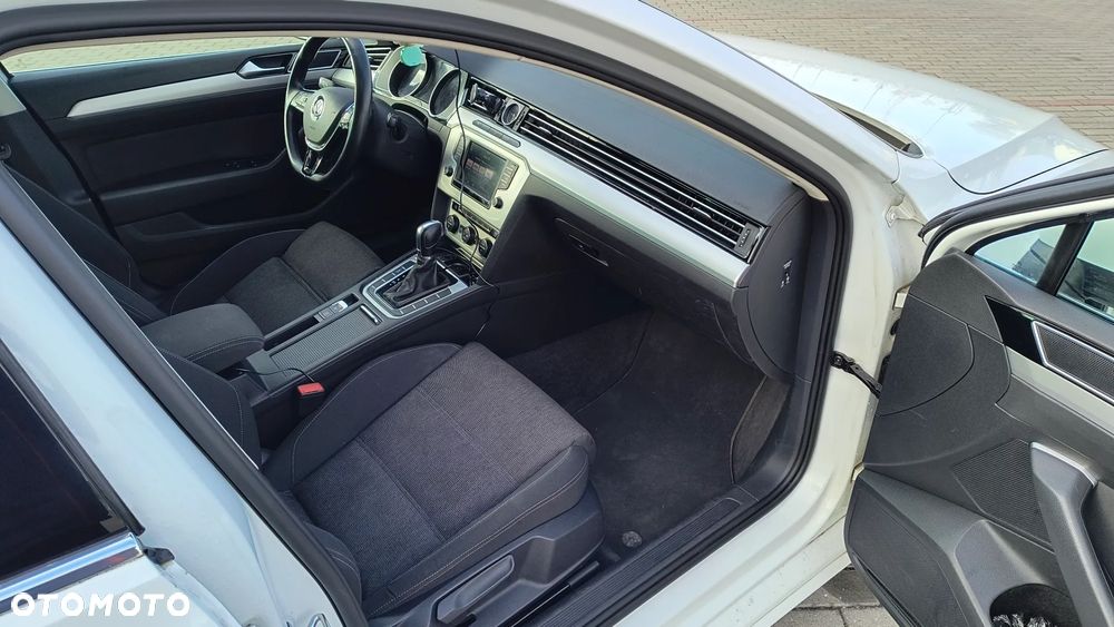 Volkswagen Passat - 21