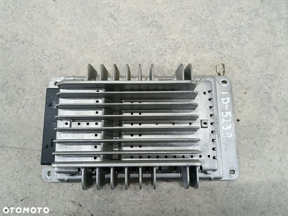 WZMACNIACZ SUBWOFERA  ALFA ROMEO GT II 00606833250 BOSE - 2