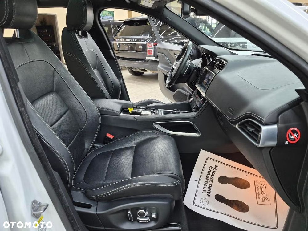 Jaguar F-Pace 2.0 i4D AWD R-Sport - 17