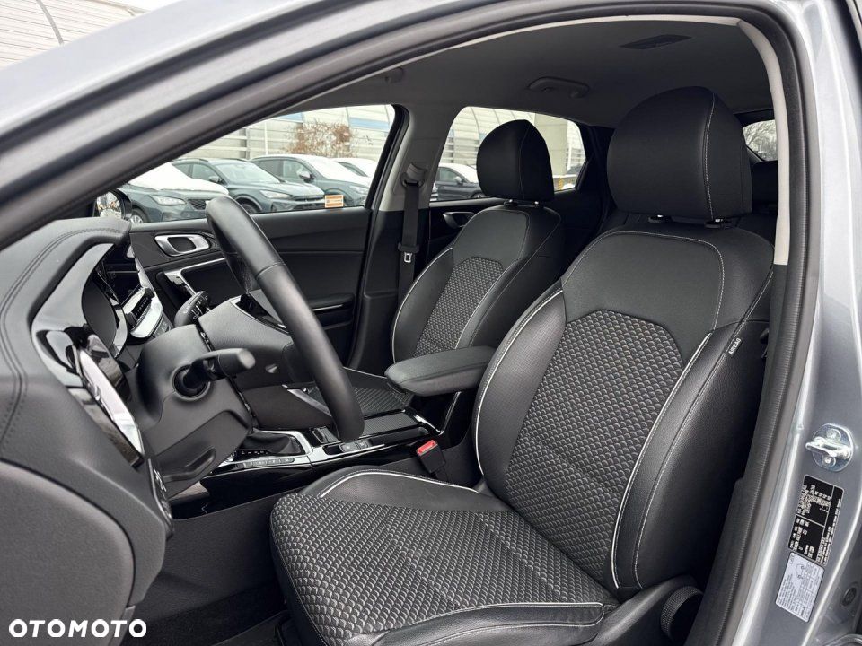 Kia XCeed - 11
