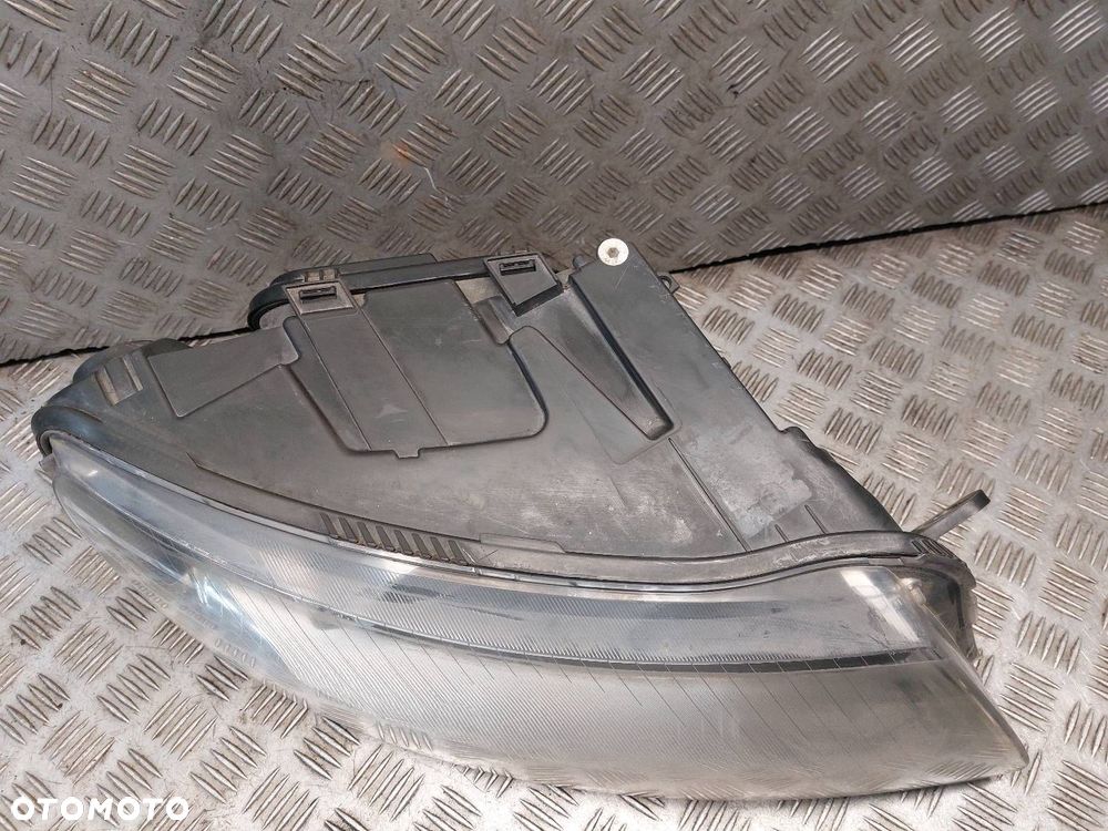 LAMPA PRAWY PRZÓD AUDI A6 C6 160136 - 2