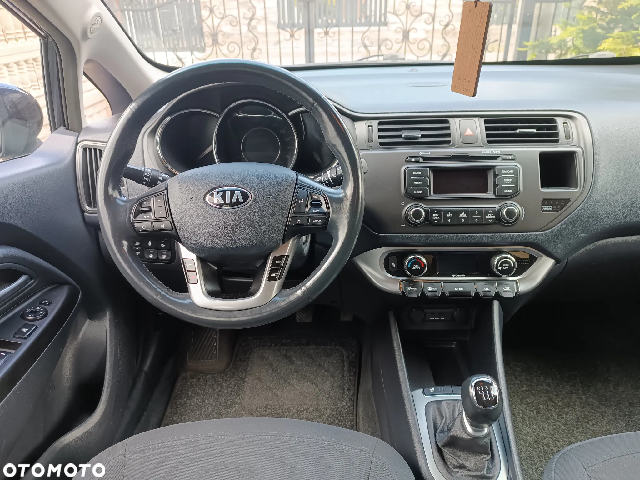 Kia Rio 1.4 L - 14