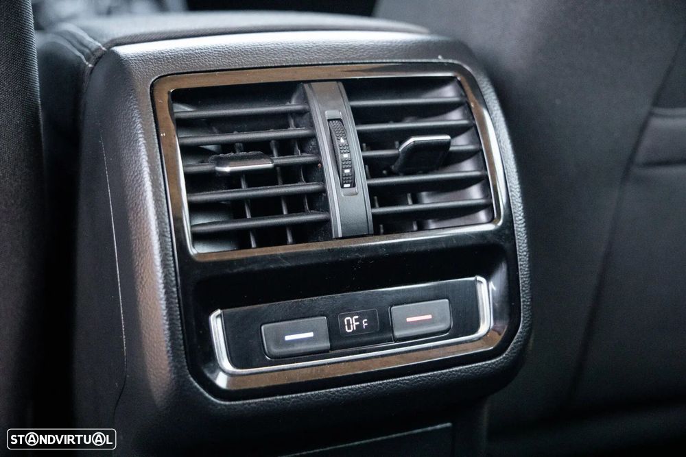 VW Passat Variant 2.0 TDI Elegance DSG - 16