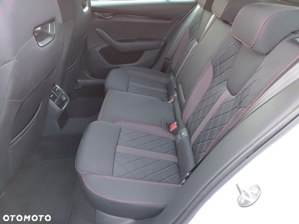 Skoda Octavia 2.0 TDI RS DSG - 12