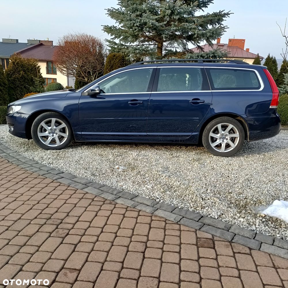 Volvo V70 D2 Black Edition - 1