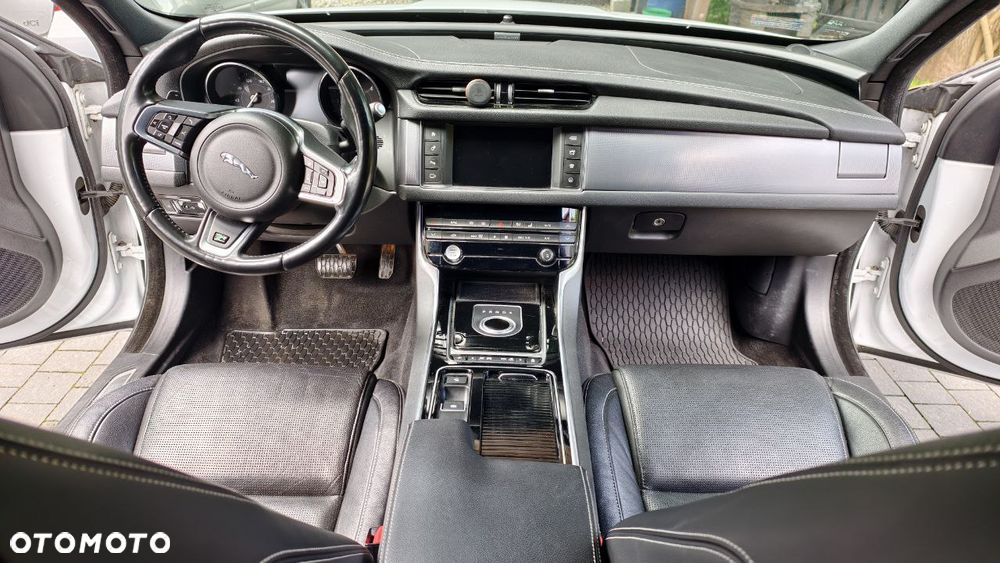 Jaguar XF 20d R-Sport - 9