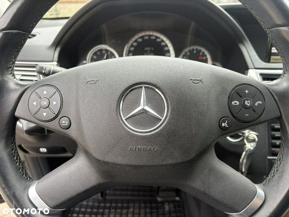 Mercedes-Benz Klasa E - 26