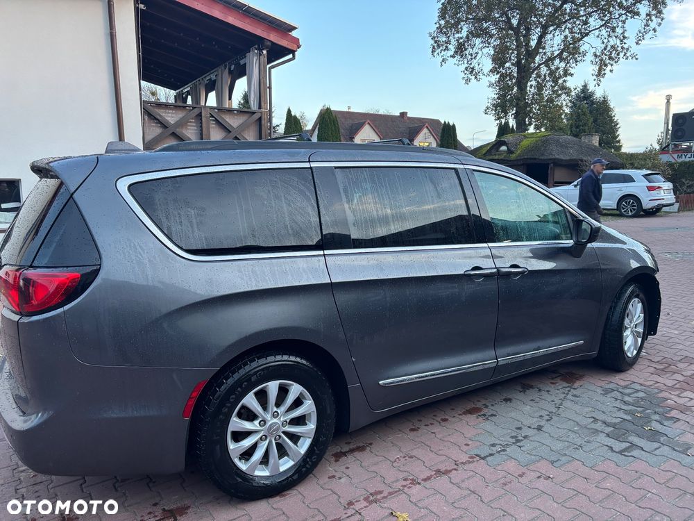 Chrysler Pacifica - 6